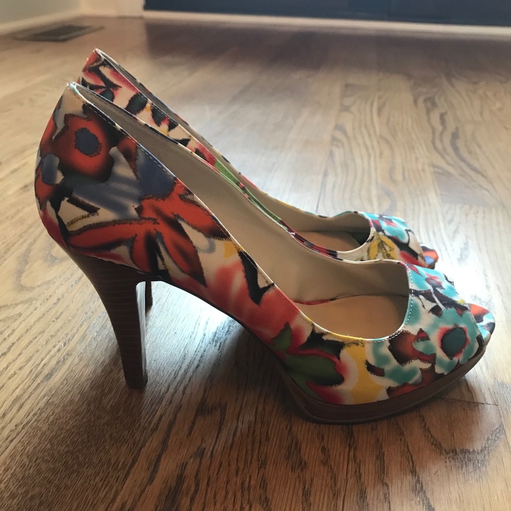 Beautiful Nine West heels - Picture 2 of 4